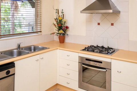 The Lakes Cairns Resort - Accommodation VIC 1