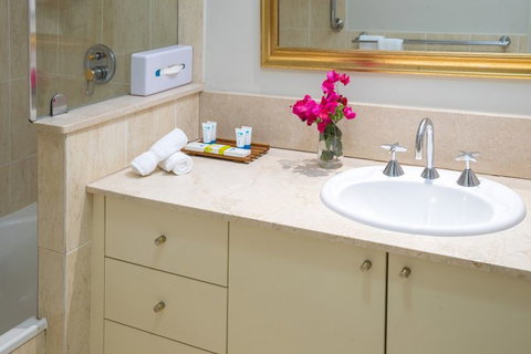 The Lakes Cairns Resort - Accommodation VIC 10