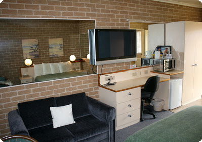 Grand Manor Motor Inn - Accommodation VIC 3