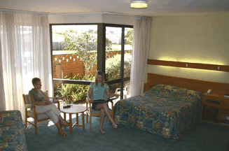 Lakes Central Hotel - Accommodation VIC 4