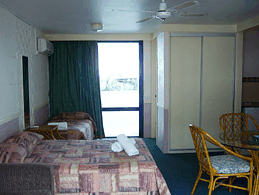 Club Surfers - Accommodation VIC