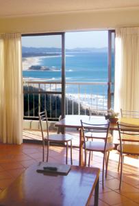 Beachfront Towers - Accommodation VIC 2