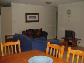 Beachfront Towers - Accommodation VIC 4