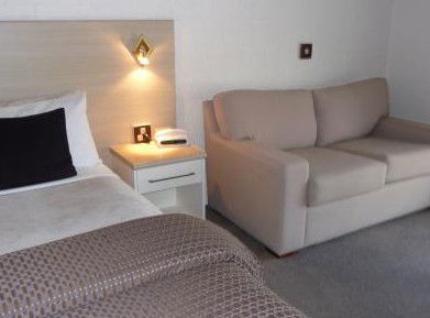 Hamiltons Townhouse Motel - Accommodation VIC 1