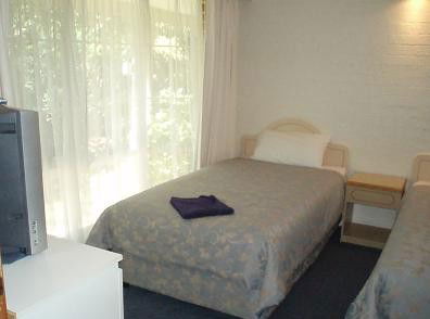 Hamiltons Townhouse Motel - Accommodation VIC 5