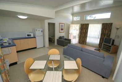Kelanbri Holiday Apartments - Accommodation VIC 4