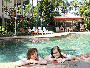 Cairns Reef Apartments And Motel - Accommodation VIC 1