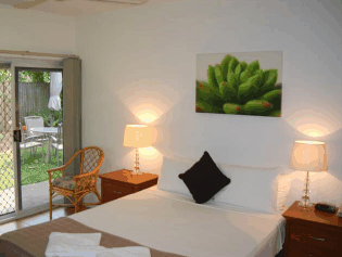 Cairns Reef Apartments And Motel - Accommodation VIC 2