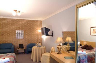 Campbelltown Colonial Motor Inn - Accommodation VIC 3