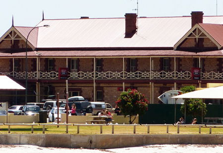 Tumby Bay Hotel And Seafront Apartments - Accommodation VIC 2