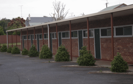 Le Cavalier Court Motel - Accommodation VIC 2
