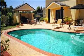 Hopkins House Motel & Apartments - Accommodation VIC 0