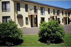 Hopkins House Motel & Apartments - Accommodation VIC 2