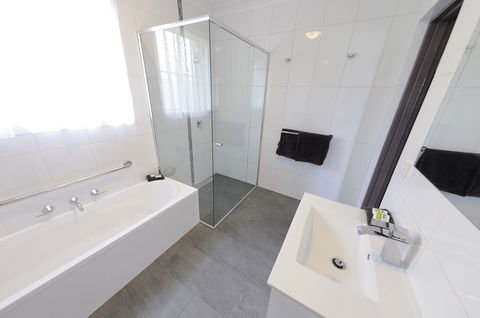 Greenvale Holiday Units - Accommodation VIC 3