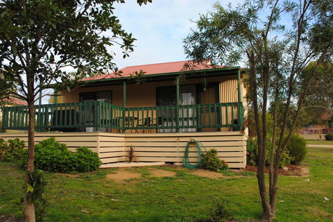 Lakes Entrance Country Cottages - Accommodation VIC 2
