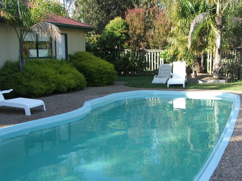 Lakes Entrance Country Cottages - Accommodation VIC 3