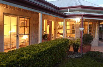 Noosa Valley Manor - Bed And Breakfast - Accommodation VIC 1