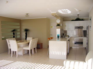 Beachfront Towers - Accommodation VIC 9