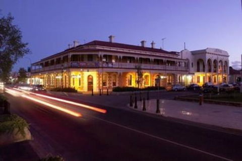 Jens Town Hall Hotel - Accommodation VIC 3