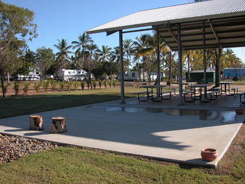 Bowen Village Caravan & Tourist Park - Accommodation VIC 3