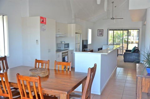 Outrigger Bay Apartments - Accommodation VIC 12
