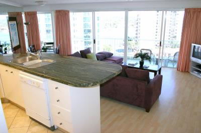 Surfers Mayfair - Accommodation VIC 5