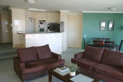 Surfers Mayfair - Accommodation VIC 6