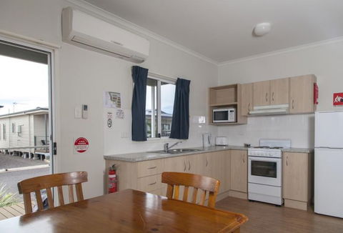 Sundowner Cabin And Tourist Park - Accommodation VIC 1