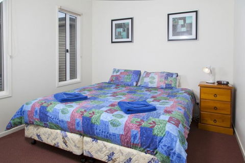 Sundowner Cabin And Tourist Park - Accommodation VIC 12