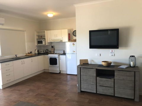 Sundowner Cabin And Tourist Park - Accommodation VIC 2