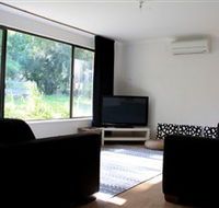 Clare Cottage on Wendouree - Accommodation VIC
