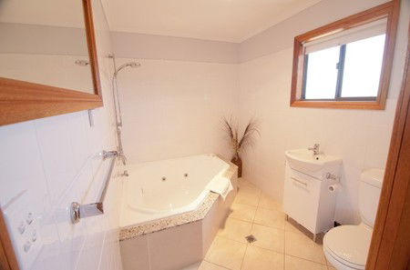 Lyrabendi Farmstay - Accommodation VIC 3