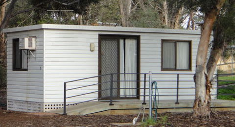 Long Island Caravan Park Cabins - Accommodation VIC 1