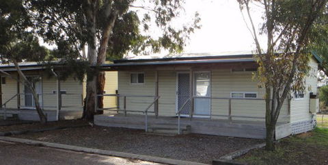 Long Island Caravan Park Cabins - Accommodation VIC 6