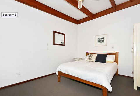 Sea Sand And Scrub Holiday House - Accommodation VIC 2