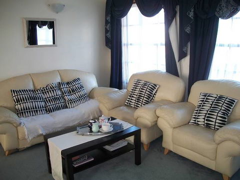 Beachside Apartment - Hove - Accommodation VIC 0