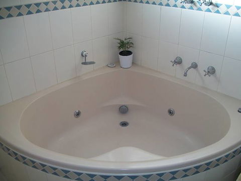 Beachside Apartment - Hove - Accommodation VIC 2