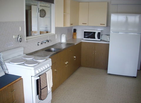 Riverfront Holiday House - Accommodation VIC 3