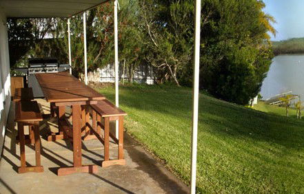 Riverfront Holiday House - Accommodation VIC 10