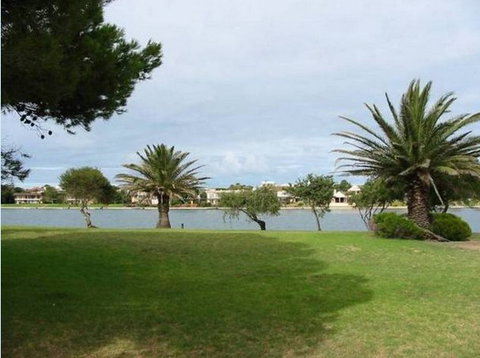 Lake Shore Apartment - Accommodation VIC 6