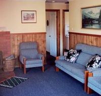 Lake Yalleena Holiday Cabins - Accommodation VIC