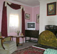 Hollyhock Cottage - Accommodation VIC