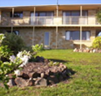 McKinly Waterfront Lodge - Accommodation VIC