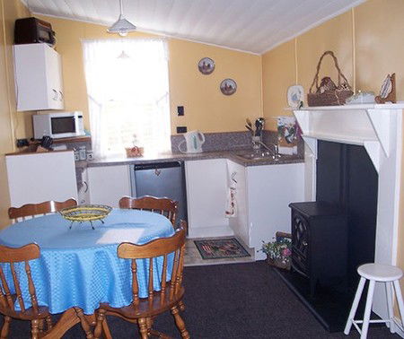 Hurlfield Farm Cottage - Accommodation VIC 5