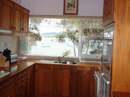 White Beach By The Water Holiday Accommodation - Accommodation VIC 2