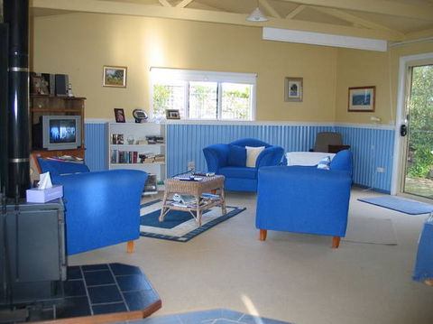 The Lodge - Far Meadow - Accommodation VIC 3