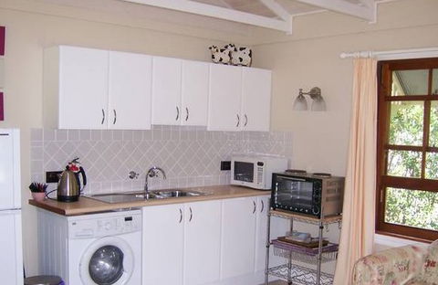 Hillcrest Cottage - Accommodation VIC 4