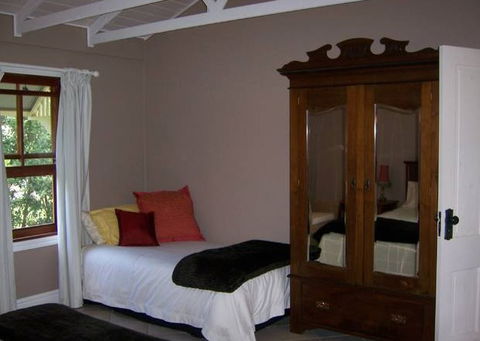 Hillcrest Cottage - Accommodation VIC 5