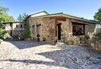 Castle On The Hill Bed And Breakfast - Accommodation VIC 3