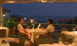 Aqualuna Beach Resort - Accommodation VIC 1